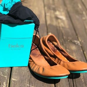 Chestnut Tieks size 9